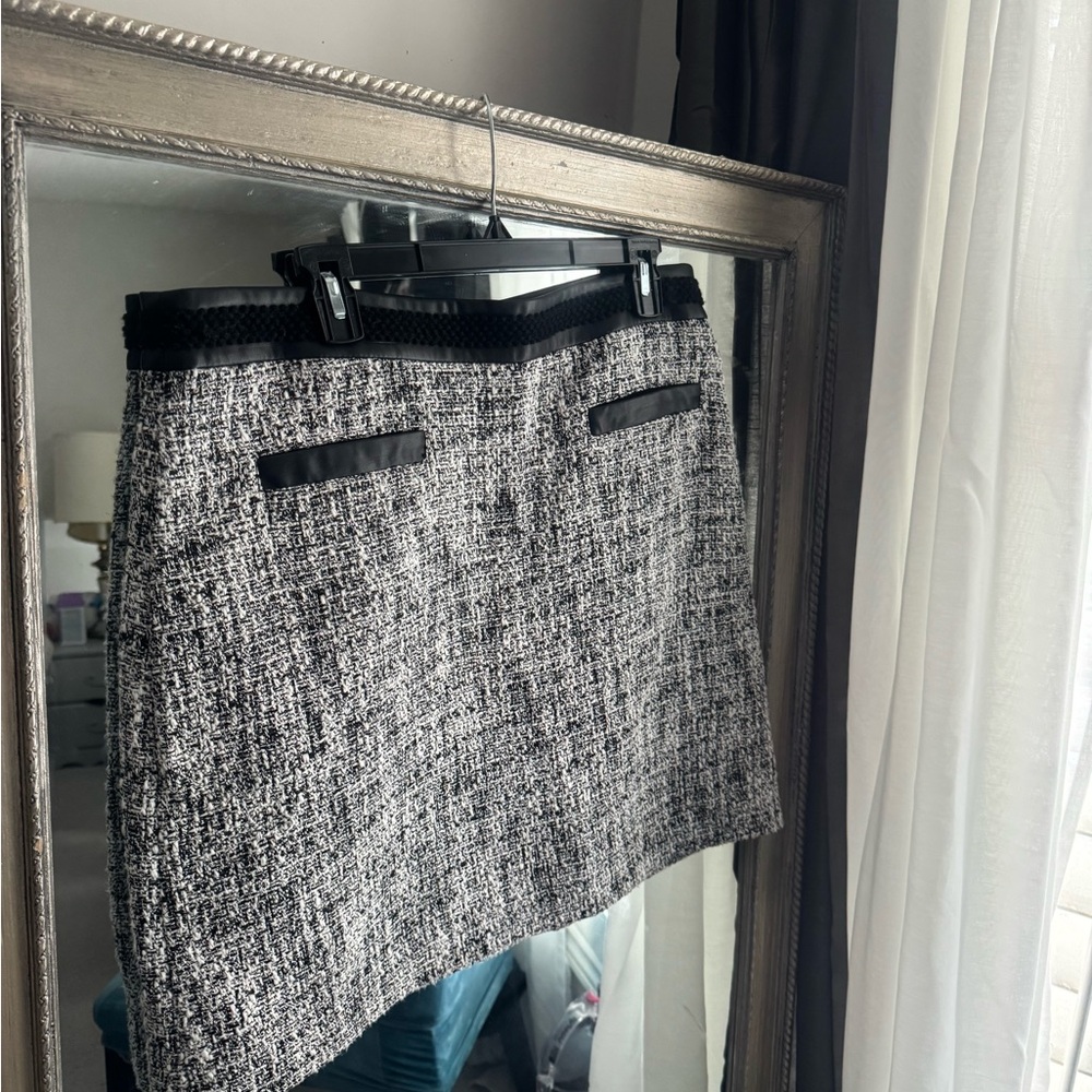 Winter clearout ❄️ Karl Lagerfeld Black and White Tweed Mini Skirt